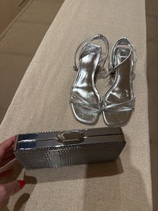 Sandalias y bolso plateado fiesta sin estrenar