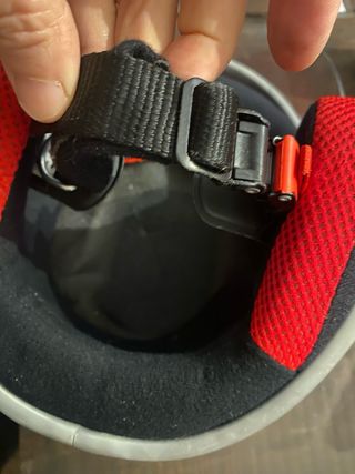 Casco rosso per bambino AWA