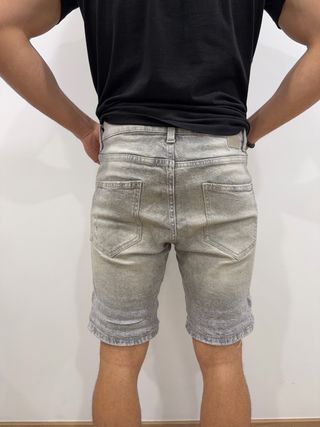Bermuda Bershka gris rasgada