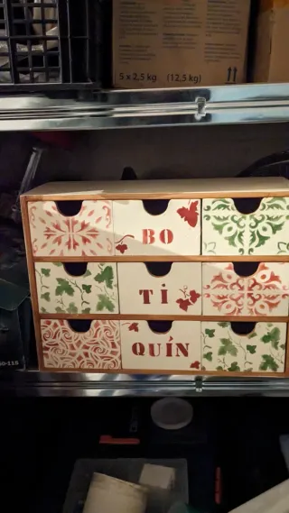 Cajonera pequeña decorada