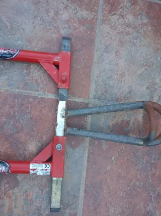 Caballete Moto Rojo y Plata