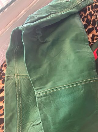 Pantalón de piel verde Angel Peña