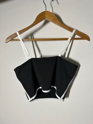 Top tirante Alo Yoga negro y blanco