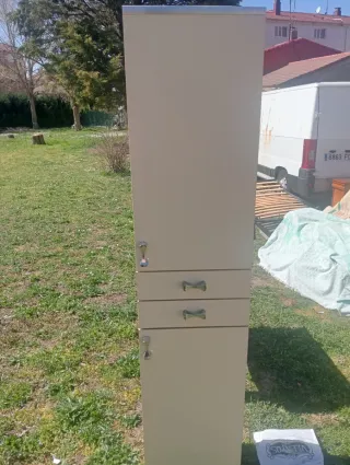 Armario alto baño beige