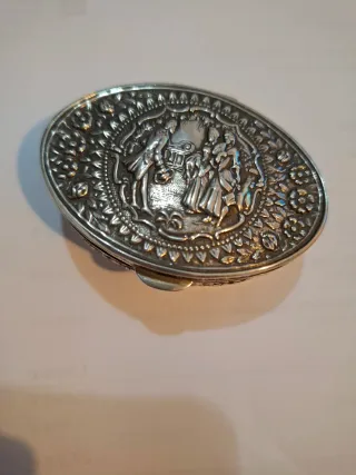 Cajita de plata con dibujo