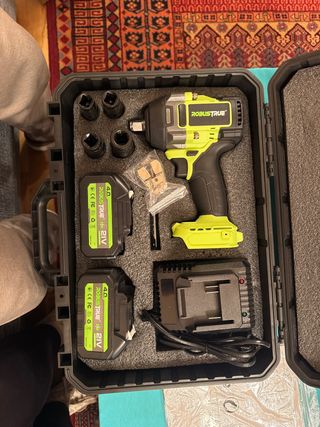 Pistola de impacto RobusTrue con baterías