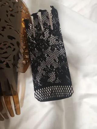 Mantilla madrina, peineta, broche y guantes