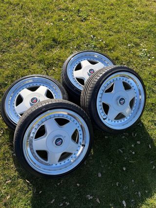 Llantas Momo R3 17” 4x100