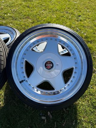 Llantas Momo R3 17” 4x100