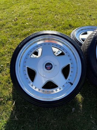 Llantas Momo R3 17” 4x100