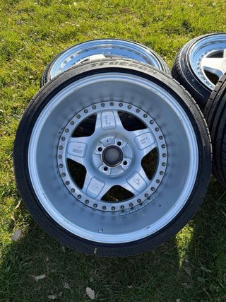 Llantas Momo R3 17” 4x100