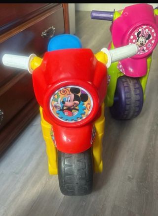 Motos infantiles Mickey y Minnie