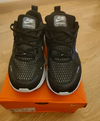 Nike Vomero 18 Talla 43