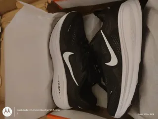 Nike Vomero 18 Talla 43