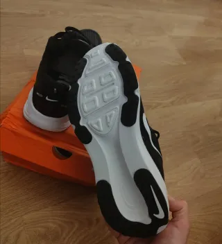 Nike Vomero 18 Talla 43