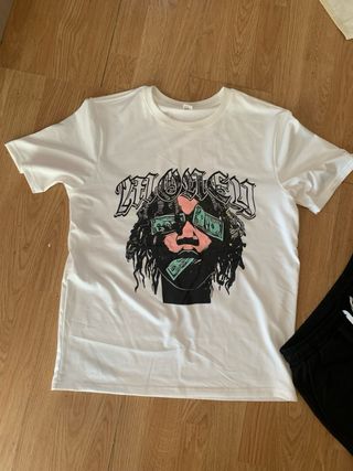 Conjunto Camiseta Blanca y Pantalón Corto Negro