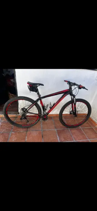 Bicicleta Specialized Roja y Negra