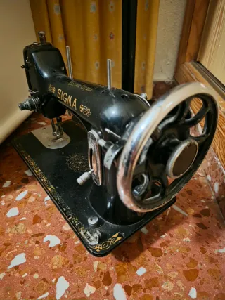 Máquina de coser Sigma antigua