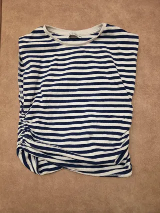 Camisas variadas 2 € cada una si las llevas 5€