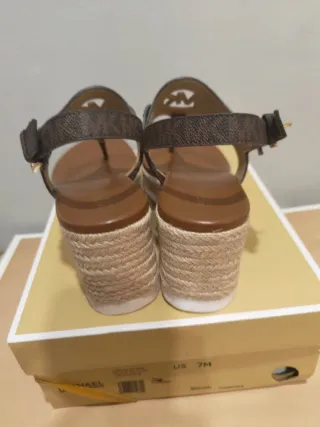 Sandalias cuña MK