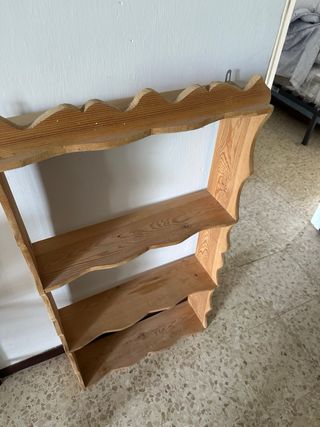 Estantería madera rústica ondulada