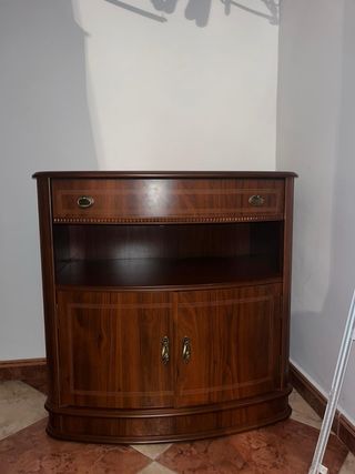 Mueble antiguo de madera