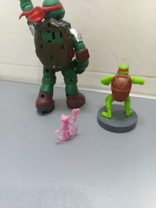 Figuras Tortugas Ninja y Pantera Rosa