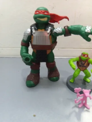 Figuras Tortugas Ninja y Pantera Rosa