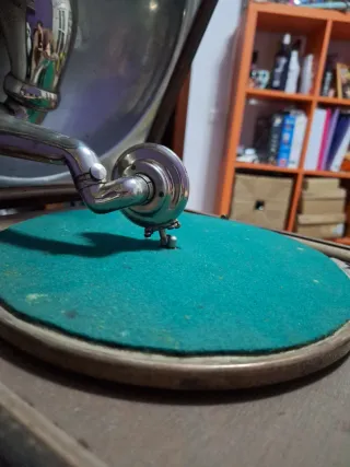 Gramófono Antiguo Supremo