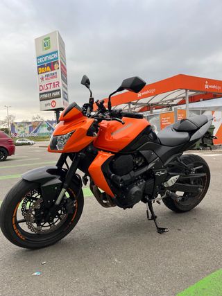 Kawasaki Z750 Naranja y Negra