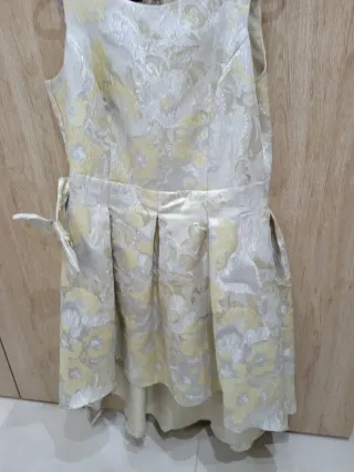 Vestido de ceremonia dorado y blanco