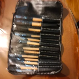 Lote 2 Estuches Brochas MAC y Bobby Negro