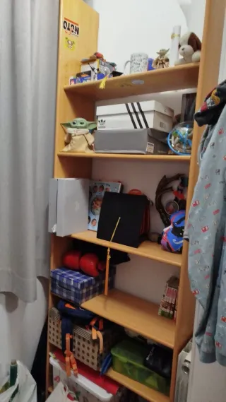 Estantería de madera