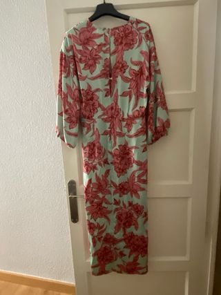 Vestido invitada verde y rosa floral