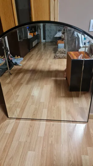 Mesita de noche con espejo