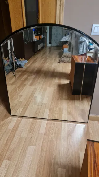 Mesita de noche con espejo