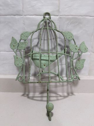 Percha decorativa de metal verde de ZARA HOME