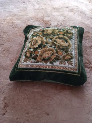 Vendo seis cojines nuevos en Coruña por 20 euros.