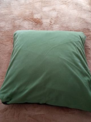 Vendo seis cojines nuevos en Coruña por 20 euros.