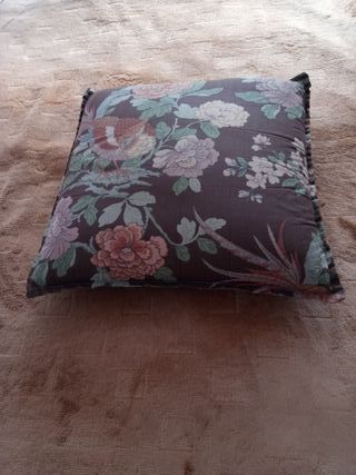 Vendo seis cojines nuevos en Coruña por 20 euros.