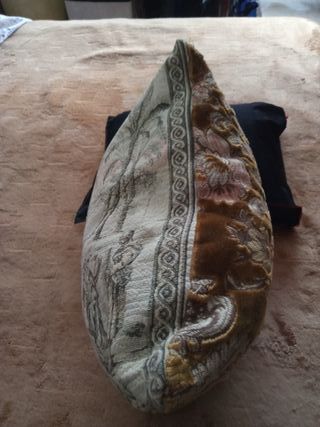 Vendo seis cojines nuevos en Coruña por 20 euros.