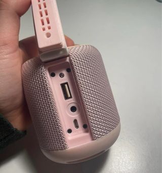 Altavoz portátil rosa