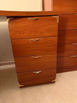 Escritorio esquinero de madera con cajonera extra