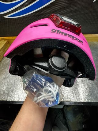Casco patinete con luz del y tras color Rosa