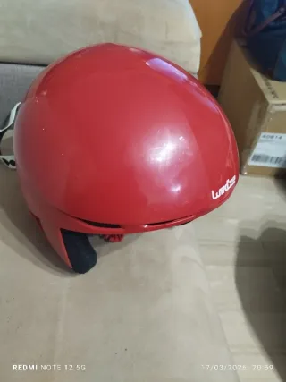 Cascos, gafas y guantes de esqui