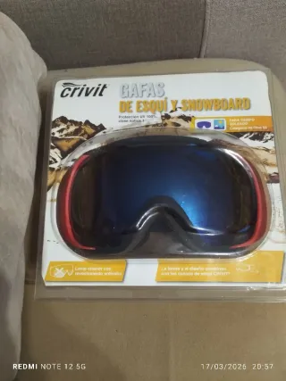 Cascos, gafas y guantes de esqui
