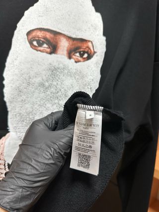 Sudadera con estampado de rostro