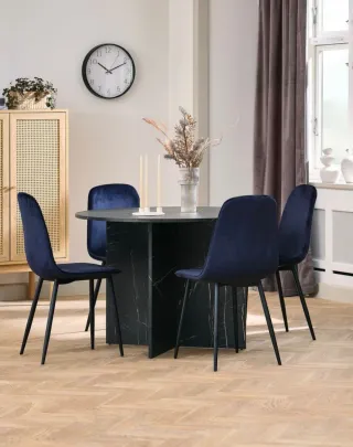 Mesa de comedor y 4 sillas de terciopelo