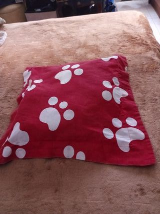 Vendo cinco cojines nuevos en Coruña por 20 euros.