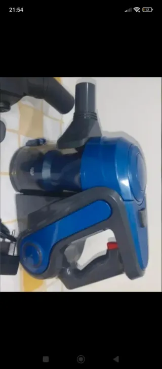 Aspirador de mano azul